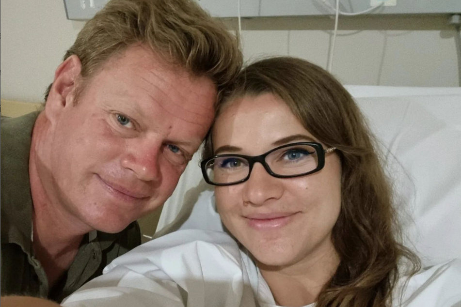 TV-Bauer Jörn und seine Frau Oliwia bangen um die Gesundheit ihrer neugeborenen Tochter Aurelia.