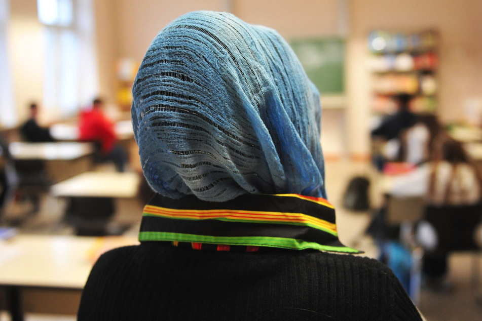 In Berlin soll zukünftig auch an allgemeinbildenden Schulen das Unterrichten mit Kopftuch möglich sein. (Symbolfoto)