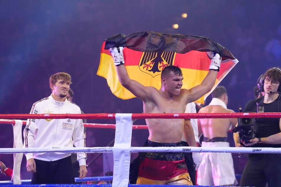 Profiboxer Allen Bauer hat das Duell gewonnen.