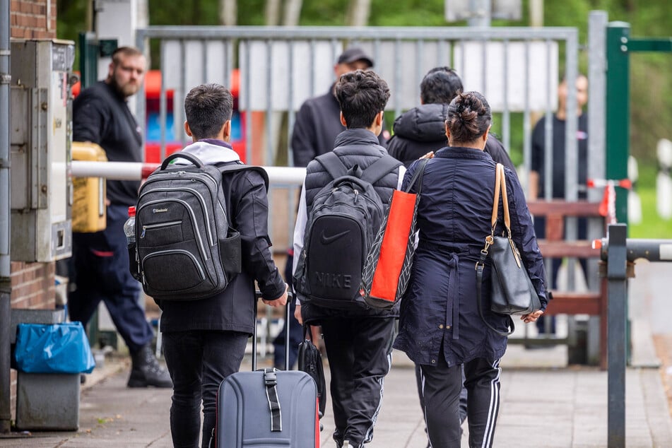 Gehen oder bleiben. Immer öfter klagen Flüchtlinge gegen ihre Asyl-Bescheide.