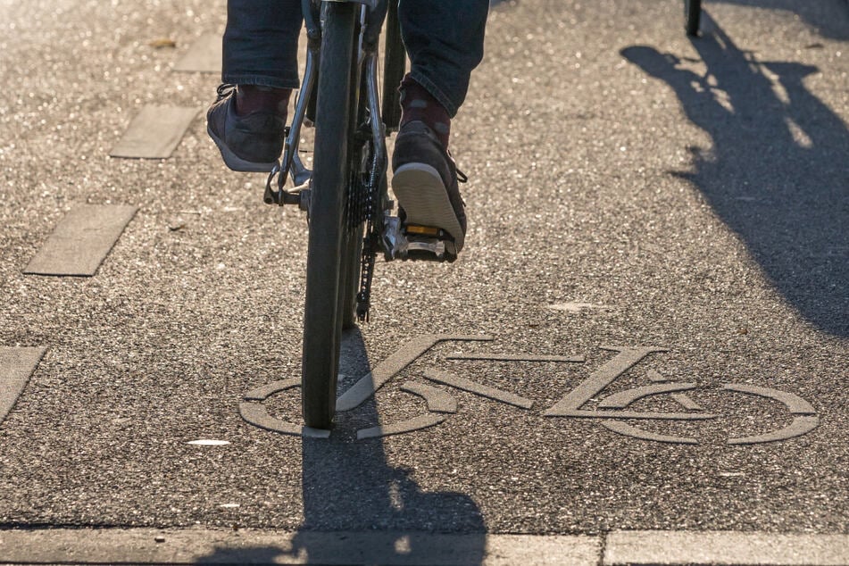 Radfahrer und Fußgänger haben es auf dem Weg zum Frankfurter Flughafen alles andere als leicht. (Symbolfoto)
