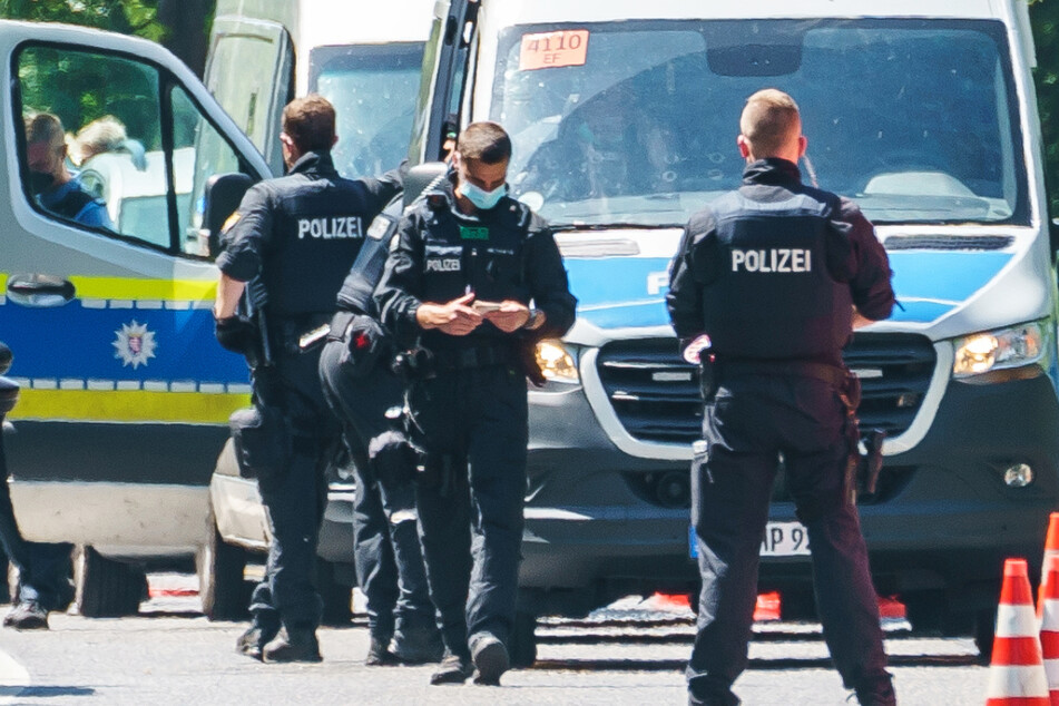 Schon im Juni musste die Polizei das Verbot einer Querdenker-Demonstration in Kassel durchsetzen.
