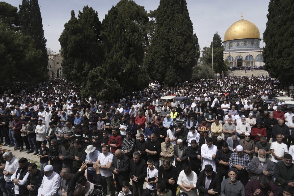 Muslime beten auf dem Gelände der Al-Aksa-Moschee. (Archivbild)