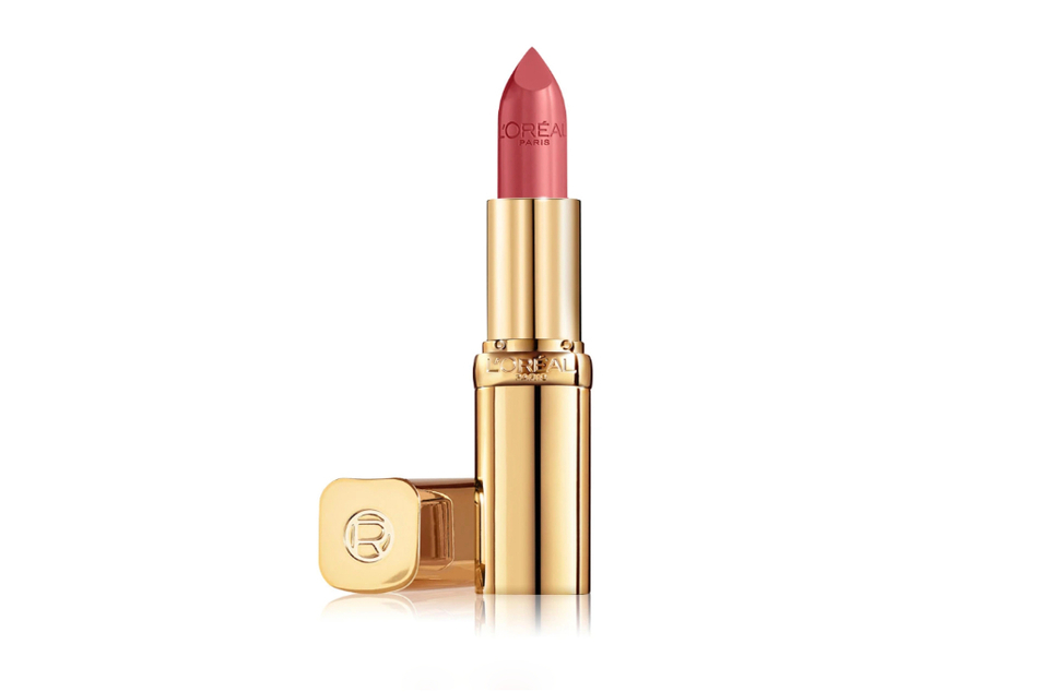 Der Color Riche Lippenstift von L'Oréal Paris zaubert einen schimmernden Glanzeffekt für ein tolles goldiges Herbst-Make-Up.