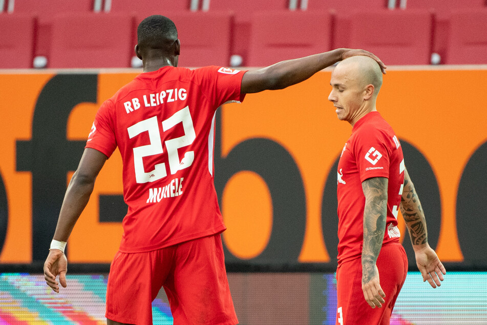 Mit Nordi Mukiele (22, l.) und Angeliño (23) ging bei RB gegen Augsburg sehr viel über die Flügel. Ein Mittel, das auch gegen die Türken klappen könnte.