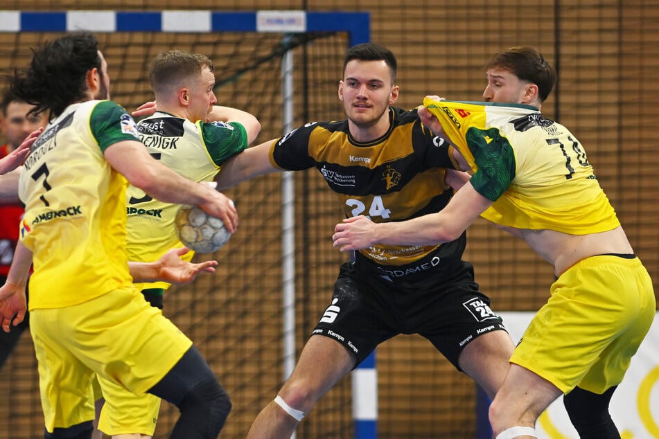 Defensiv arbeitete Neuzugang Lauro Pichiri (21, 2.v.r.) gegen Hagen schon richtig stabil.