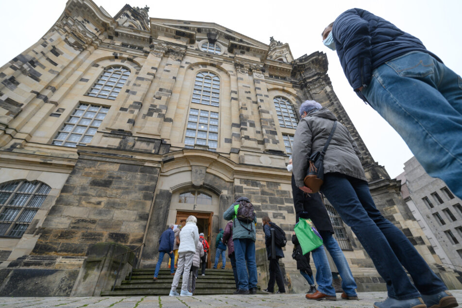 Die kirchliche Impf-Initiative am ersten Advent an der Dresdner Frauenkirche war gut besucht.