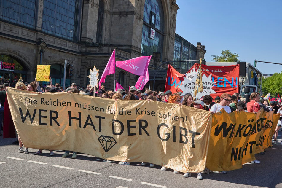 6000 Menschen forderten, dass Reiche für die Krise zahlen müssen.