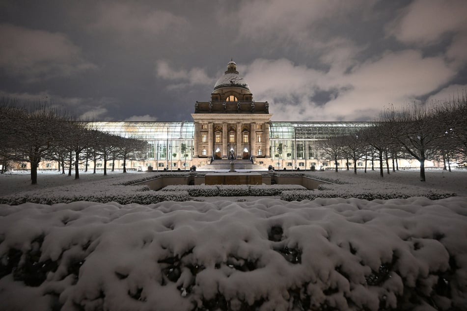 Weiße Pracht! In München hat es in der Nacht von Donnerstag auf Freitag stark geschneit.