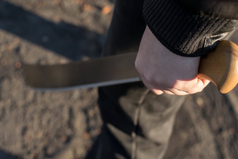 42,5 Zentimeter lang ist die Machete, mit der zwei Jungs in einer englischen Stadt unterwegs sind. Einem 19-Jährigen wurde das zum Verhängnis. (Symbolbild)