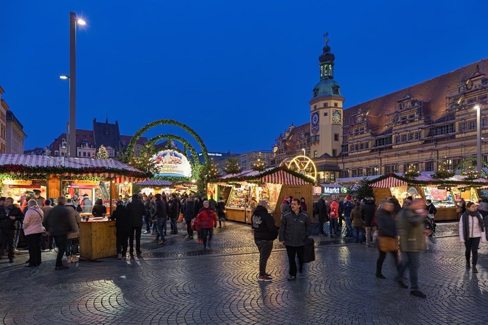 Saisonale Märkte wie der Leipziger Weihnachtsmarkt sind auch für Touristen attraktiv.