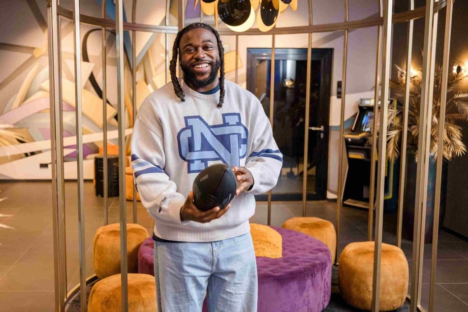 Star‑Gast Chris Ezeala wird bei der "Super Bowl Watch Night" im NYX Hotel Hamburg am 8. auf den 9. Februar vor Ort sein und aus seiner Football‑Karriere berichten.