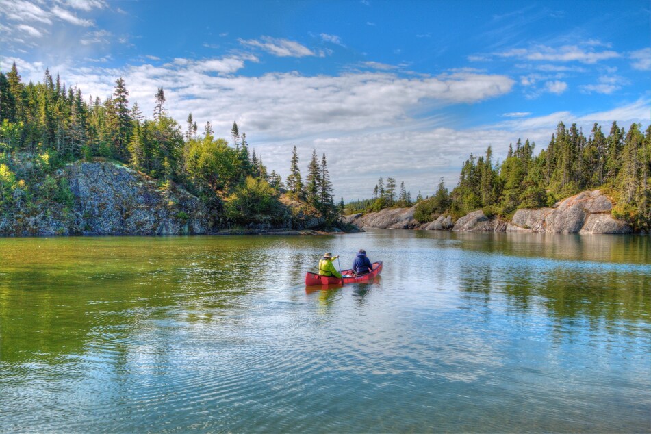 Im Norden Ontarios liegt der Pukaskwa-Nationalpark am Ufer des Oberen Sees.