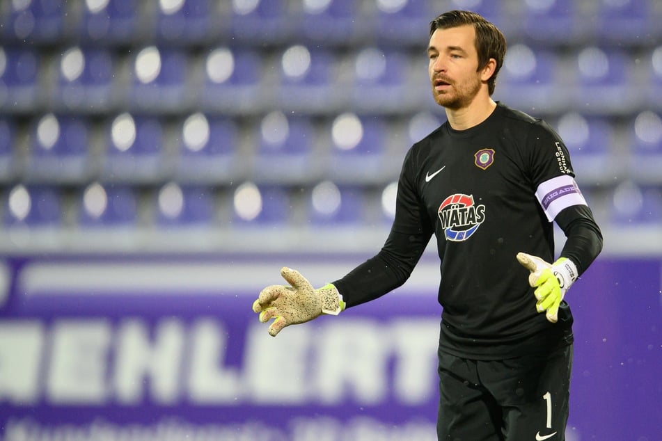FCE-Keeper Martin Männel (32) lobt trotz Niederlage seine Vorderleute und sagt: "Wir haben ein gutes Auswärtsspiel gezeigt".