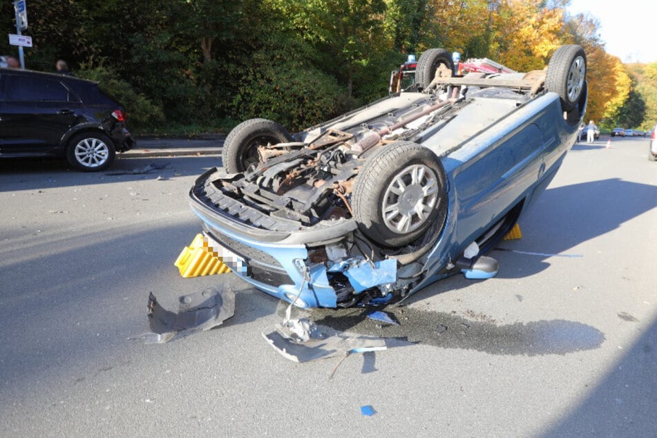 Auf der Dobenaustraße in Plauen überschlug sich ein Renault.