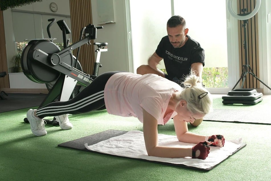 Seit etwa einem Jahr gibt Daniela Katzenberger beim Sport Vollgas, um fit zu bleiben.