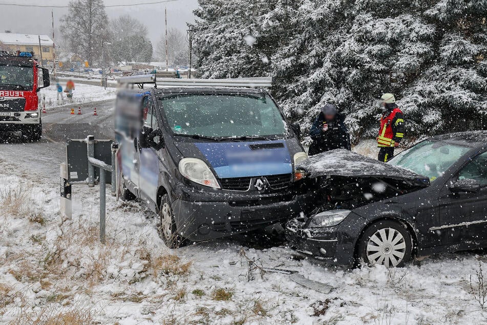 Auch die B180 bei Waldenburg musste nach einem Unfall zeitweise voll gesperrt werden.