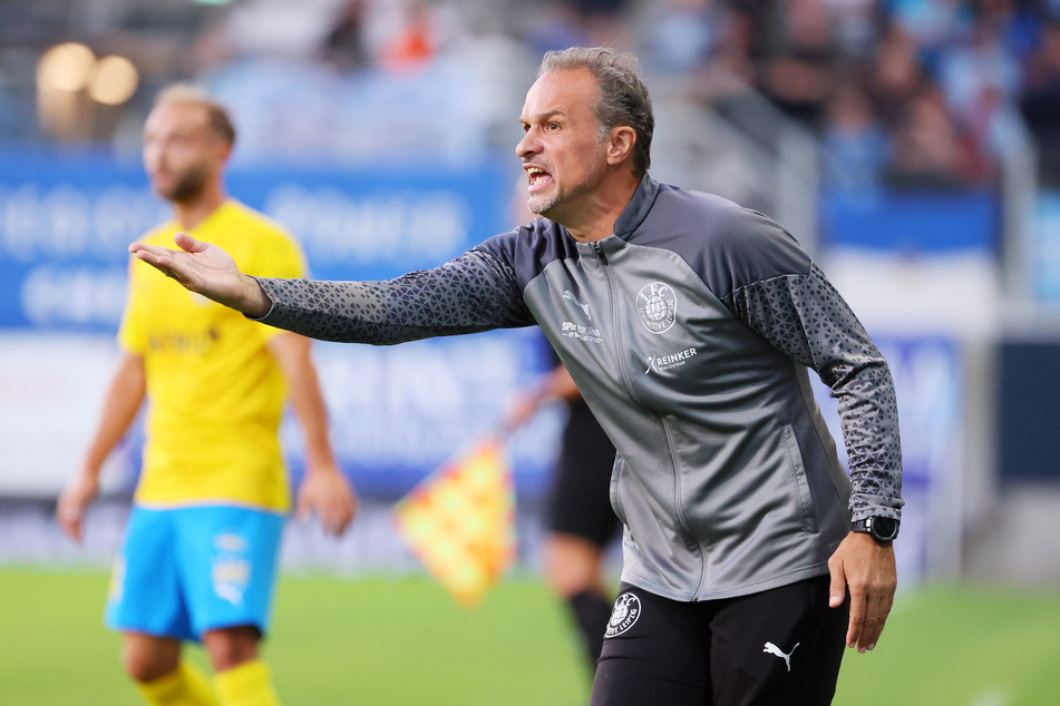 Noch sitzt Almedin Civa (51), Trainer des 1. FC Lokomotive Leipzig wohl fest im Sattel. Doch wie viele Niederlagen braucht es noch, bis sich die Trainerfrage stellt?