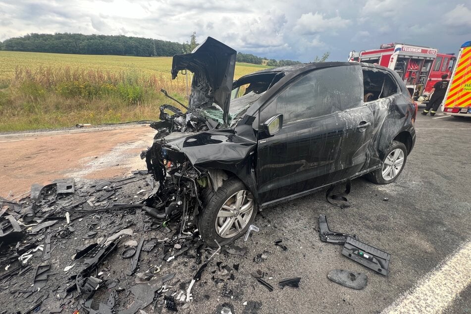 Die Autos wurden bei dem Zusammenstoß völlig zerstört.