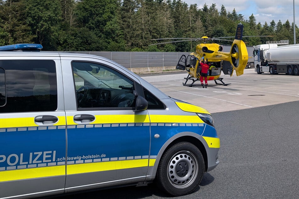 Babyglück auf einem Rastplatz an der A7: Auch der Helikopter ist zu langsam