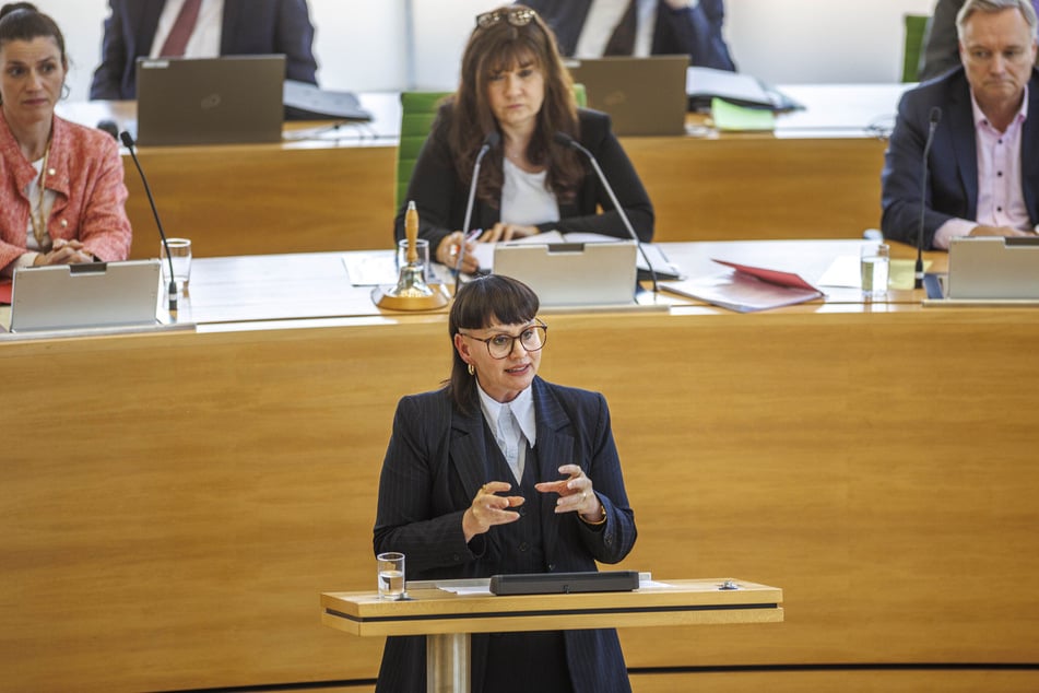 Luise Neuhaus-Wartenberg (45, Linke) gab nach der Abstimmung ein Statement ab für ihre Partei. Die hatte in letzter Minute doch noch dem Vertrag zugestimmt.