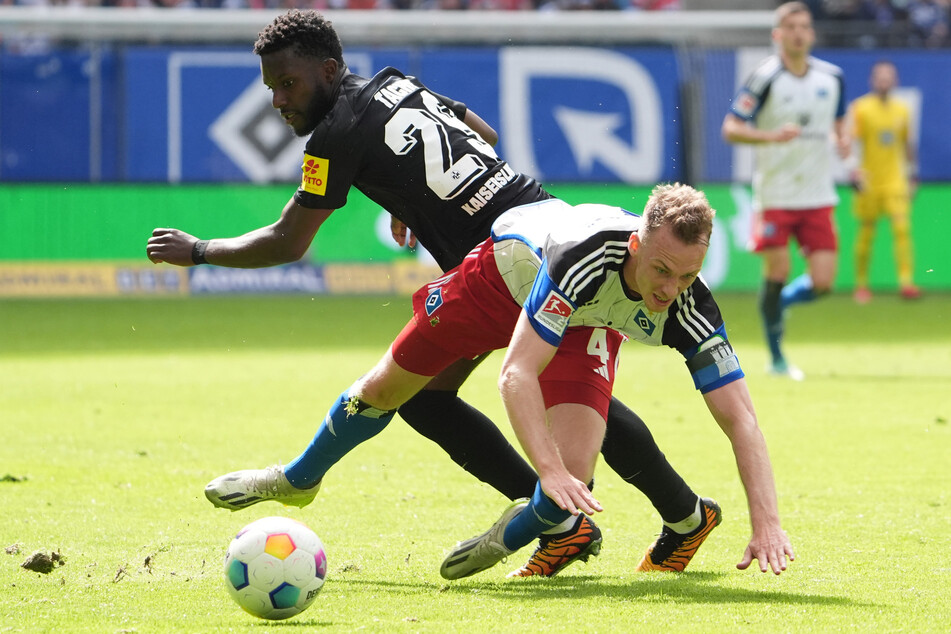 Der HSV und der 1. FC Kaiserslautern lieferten sich in der ersten Halbzeit einen unterhaltsamen Schlagabtausch mit Chancen und Toren auf beiden Seiten.