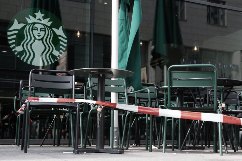 Corona spuckt Starbucks ordentlich in den Kaffee: Satter Gewinneinbruch durch Pandemie