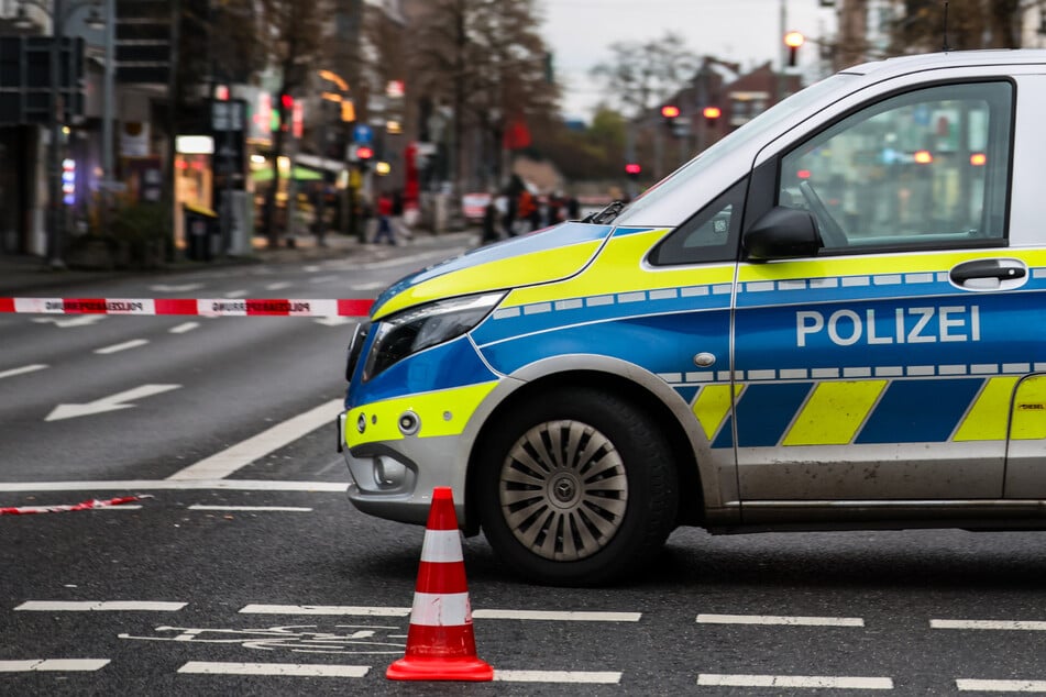 Bedrohungslage in Mönchengladbach: Polizei sperrt Straßen und räumt Gebäude