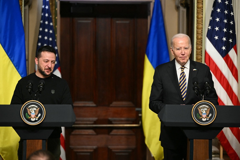 US President Joe Biden (r.) and Ukraine’s President Volodymyr Zelensky (l.) hold a joint press conference in the Indian Treaty Room of the Eisenhower Executive Office Building, next to the White House, in Washington, DC, on December 12, 2023.