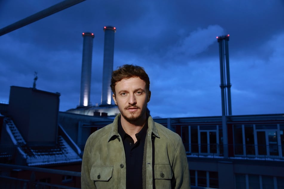 Tommi Schmitt (32) ist Gastgeber der neuen ZDFneo-Show "Studio Schmitt".