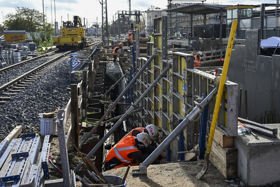 Noch bis Ende April 2026 soll die Hauptstrecke zwischen Hamburg und Berlin gesperrt bleiben.