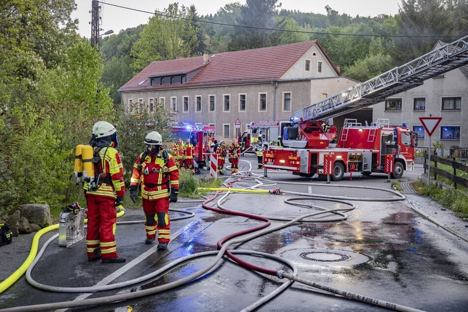 Rund 70 Feuerwehrleute eilten zum Einsatzort.