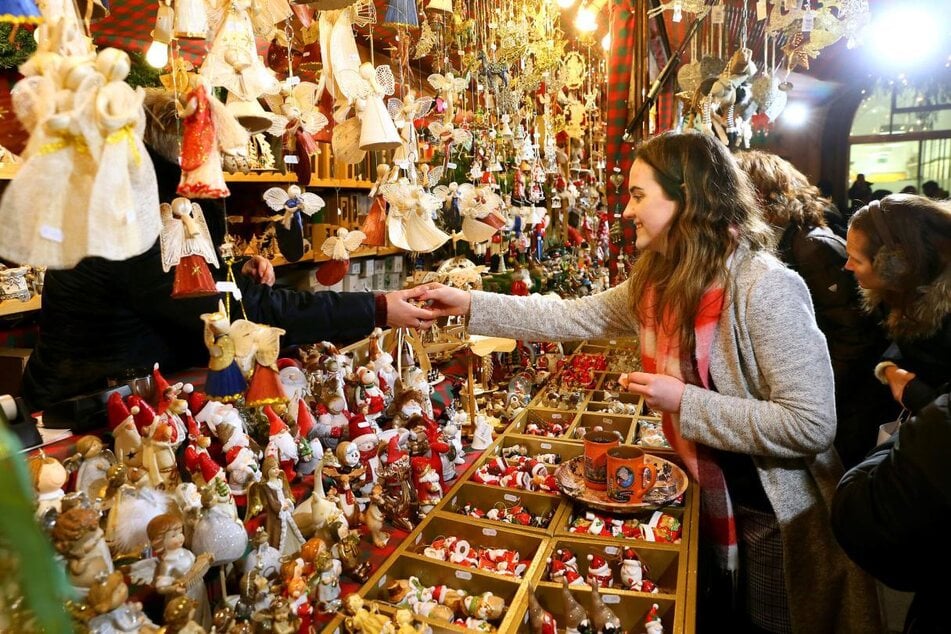Viele Stände bieten handgemachte Geschenke an.