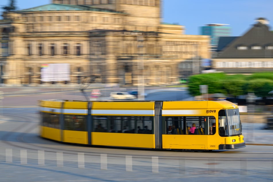 Straßenbahnen müssen am Sonntag ebenfalls einige Umleitungen fahren.