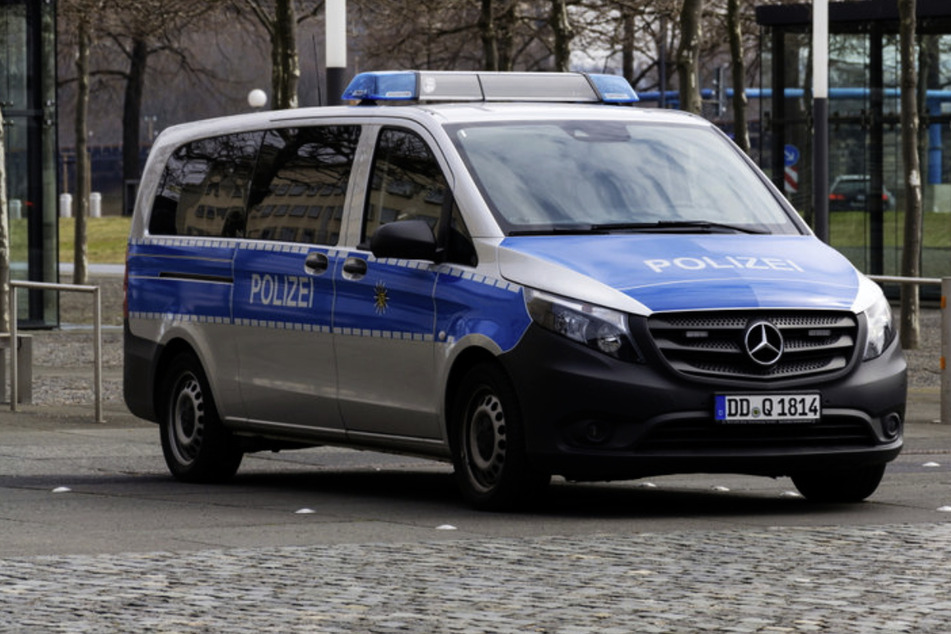 Die Polizei ermittelt gegen den Mann wegen exhibitionistischen Handlungen vor Kindern. (Symbolbild)