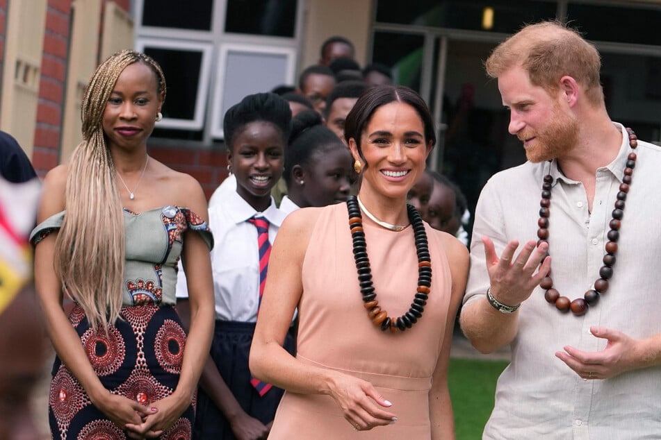 Prinz Harry (39) und Meghan (42) bei ihrer Reise in Nigeria.