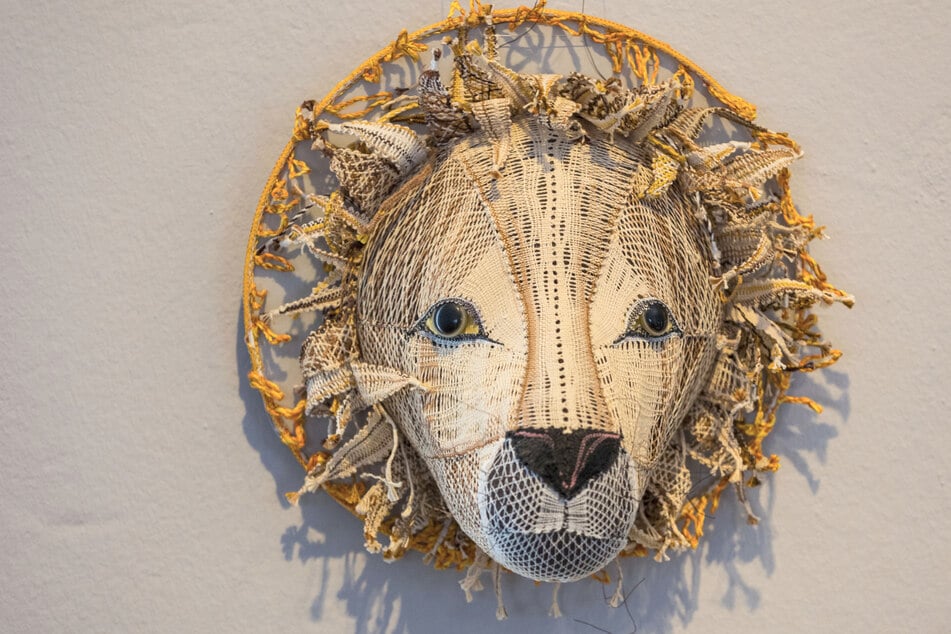 "König der Manege" (2010): Dieser 3-D-Löwenkopf ist tatsächlich geklöppelt!