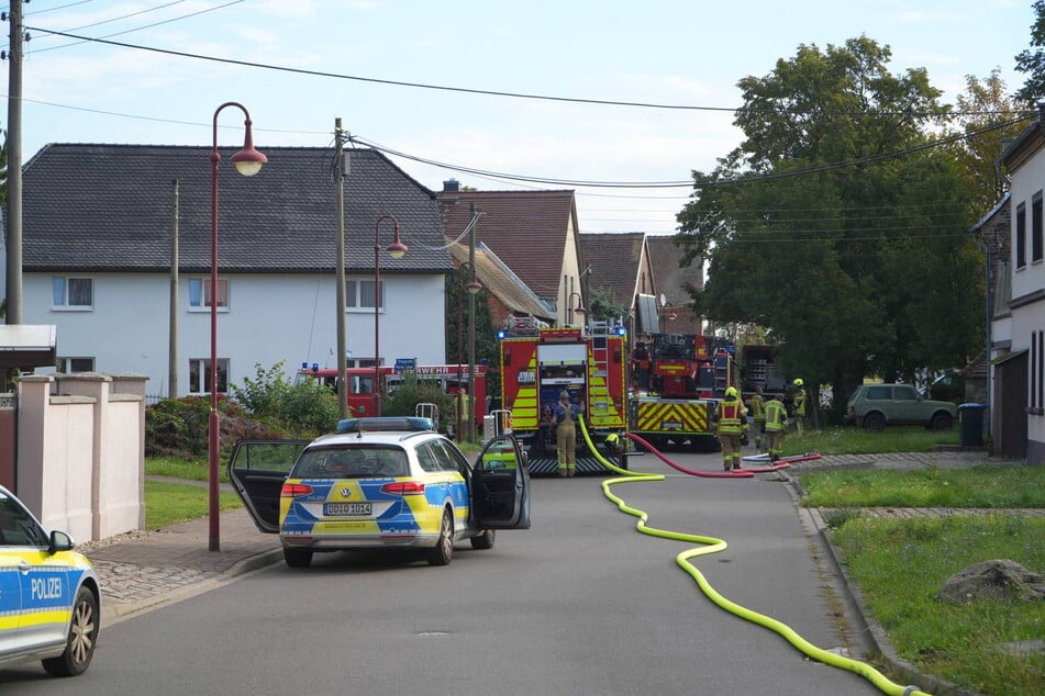Zahlreiche Einsatzkräfte rückten am Dienstagmorgen nach Thronitz aus.