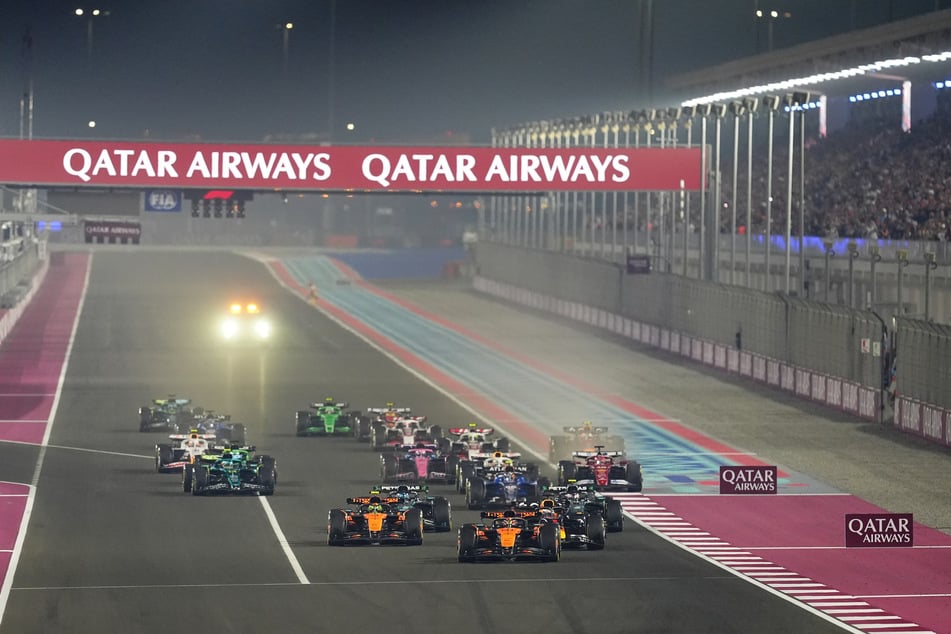 Die Entscheidung in der Formel-1-Weltmeisterschaft ist auf das letzte Saisonrennen vertagt.