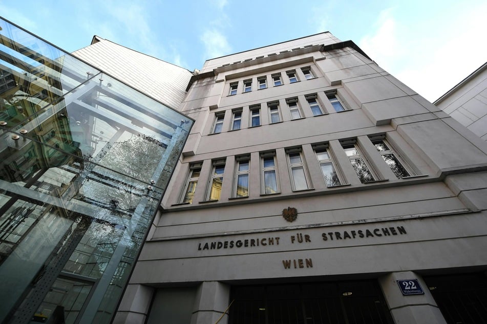 Eine Richterin am Landesgericht Wien verkündete Gefängnisstrafen von 3,5 Jahren und 3 Jahren für zwei Hauptangeklagte. Andere erhielten kürzere Haftstrafen - teils in Form von Bewährung. (Archivfoto)