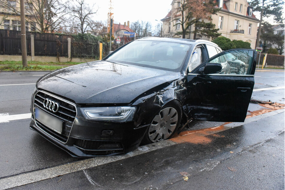 Auch der Audi wurde erheblich beschädigt.
