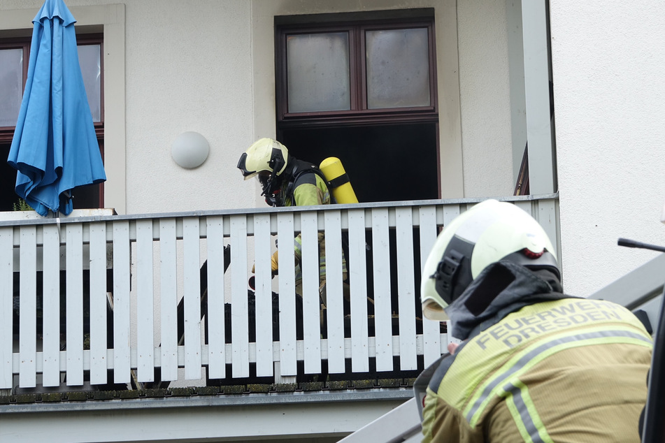 Dresden: Küche brennt in Mehrfamilienhaus: Zwei Verletzte in Dresden!