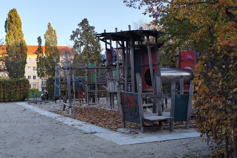 Die Klettergerüste am Steinplatz ...