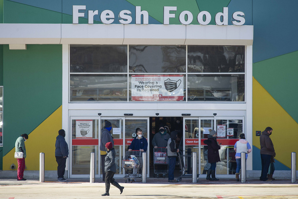 H-E-B storefronts showcase large banners reminding customers masks are required. Soon, they'll just be recommended.