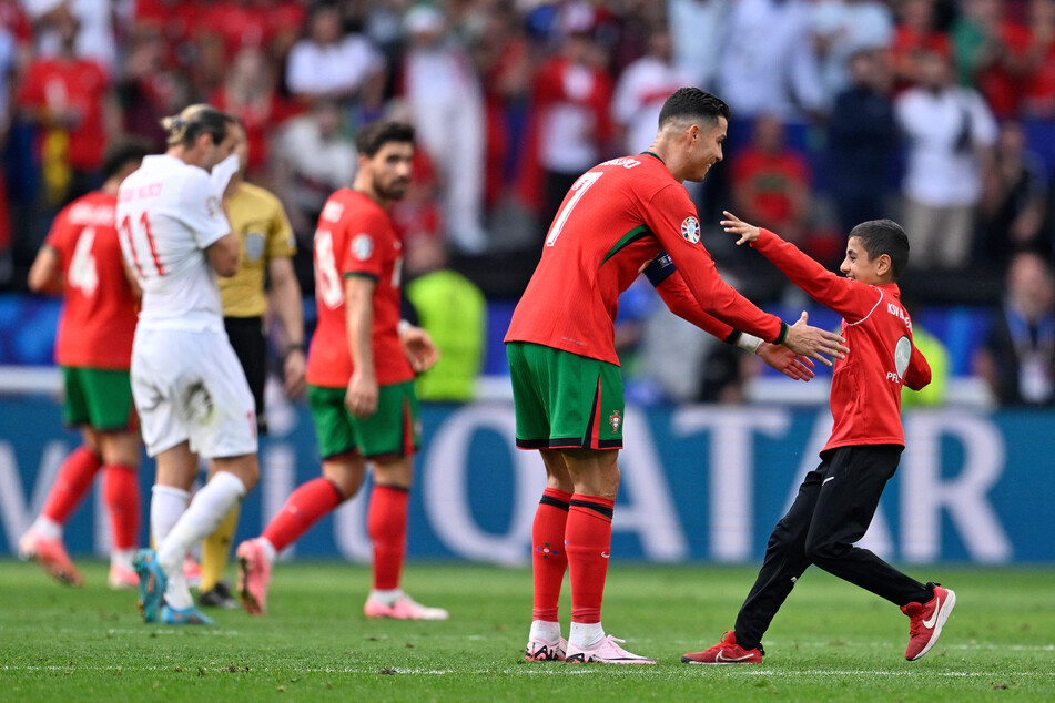 Süße Szene: Ronaldo empfing Berat mit offenen Armen.