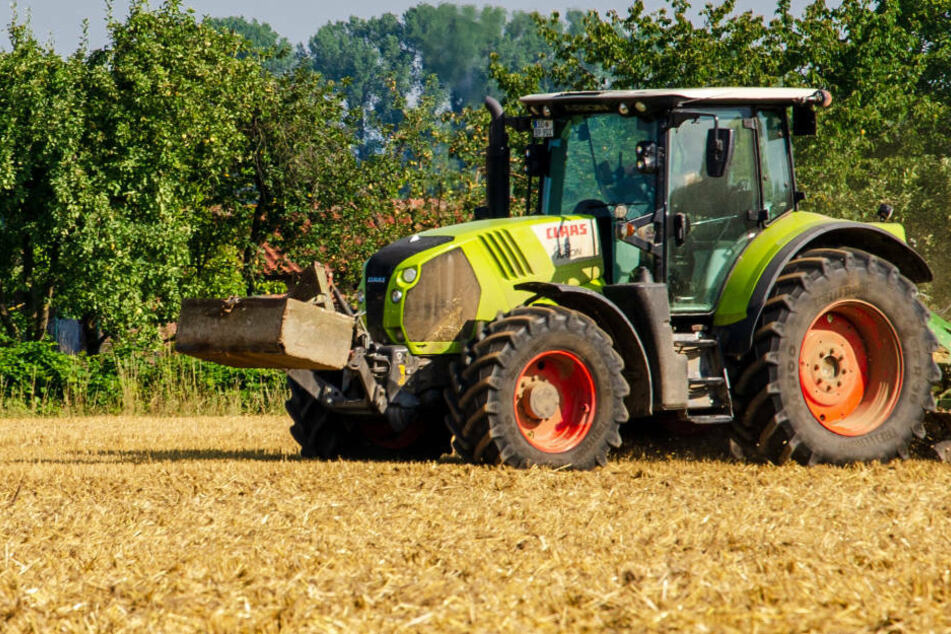 Traktor Kracht In Haus Und Reisst 3 Meter Loch In Wand 24