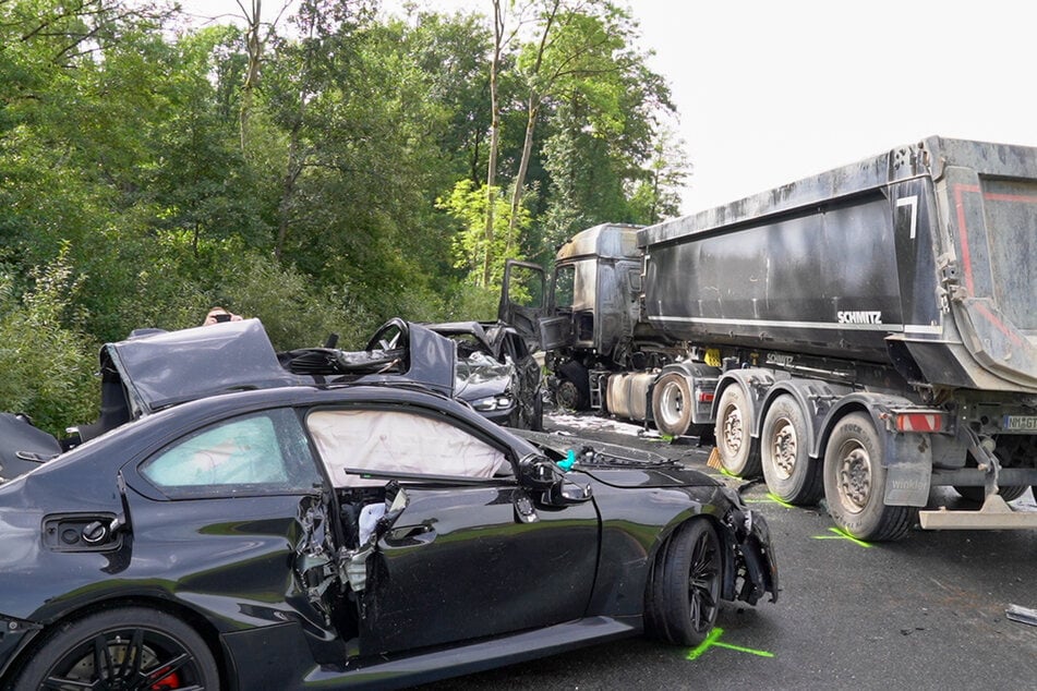 Auf nasser Straße verlor der Mann die Kontrolle über seinen Wagen.
