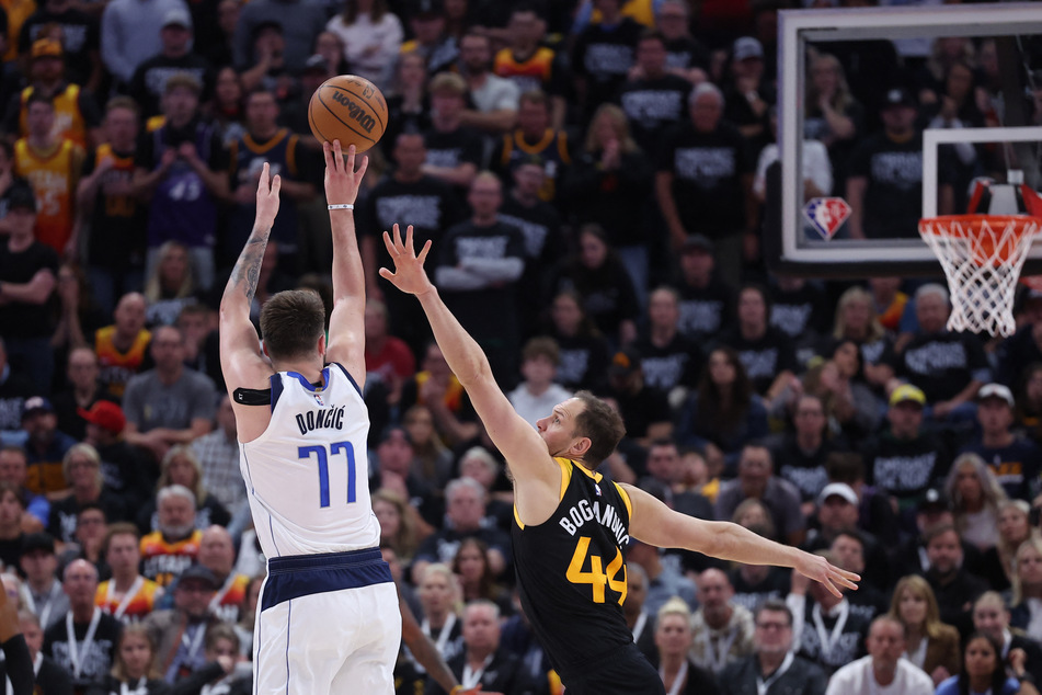 Luka Dončić starred for the Mavs in their series-clinching win over the Jazz.