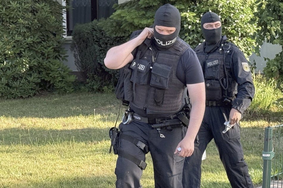 Haus im Norden gestürmt: Polizei hält sich bedeckt