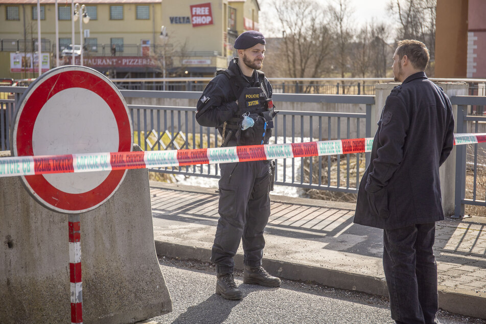 Hier kommt niemand durch: Tschechien hat seine Grenze zwischen Vejprty und Bärenstein mit massiven Betonklötzen gesichert.